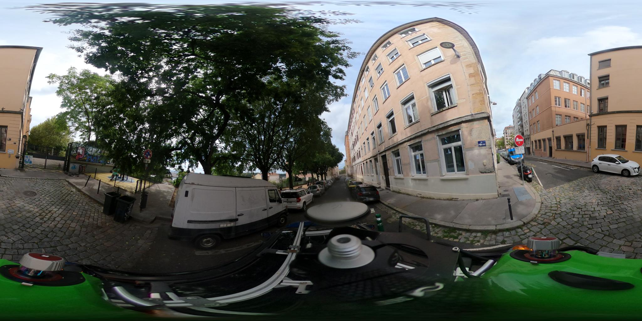 Vue de la rue du spot Jardin du Mont-Sauvage