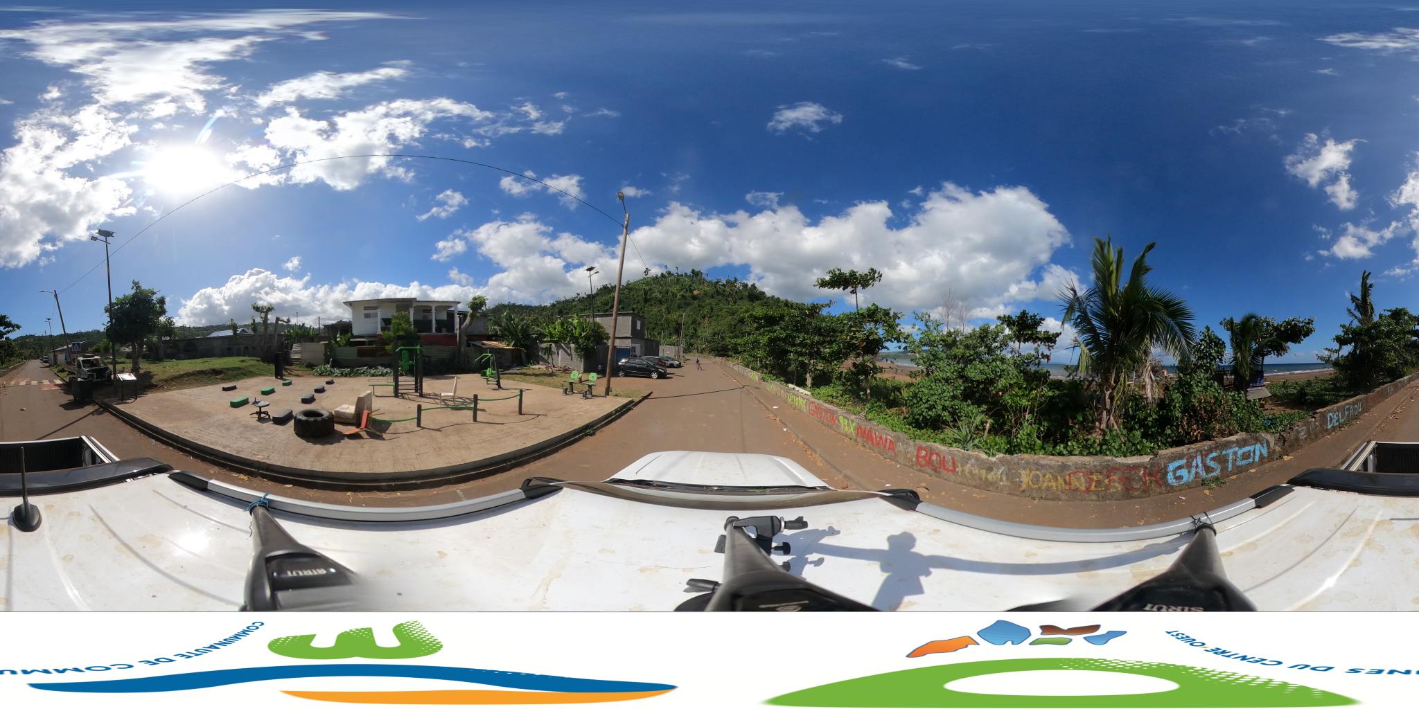 Vue de la rue du spot Aire de fitness de M'tsangamouji