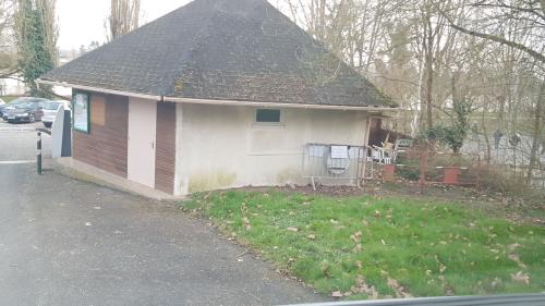Aire camping-car LA CHAPELLE SAINT MESMIN - Aire CCI 27904