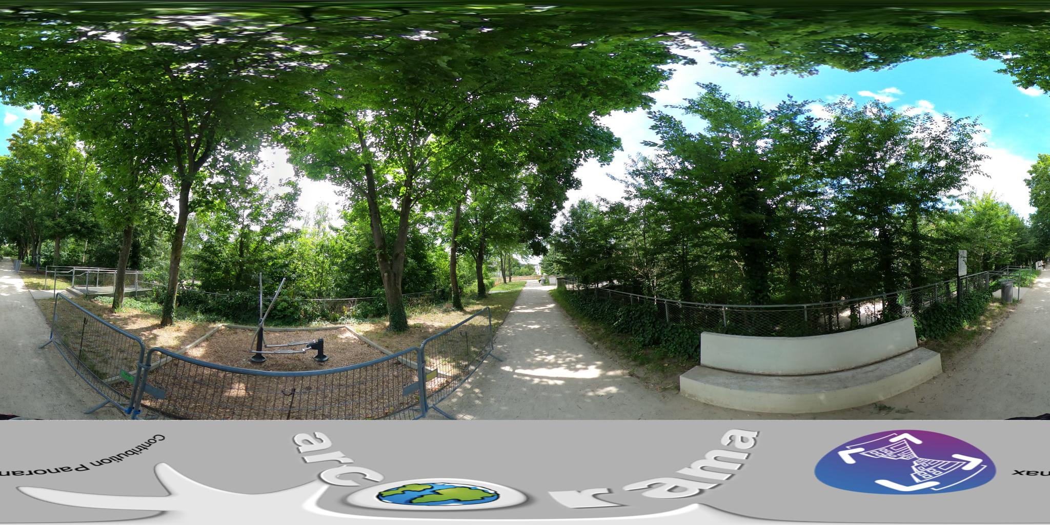 Vue de la rue du spot Jardin des Étangs Gobert
