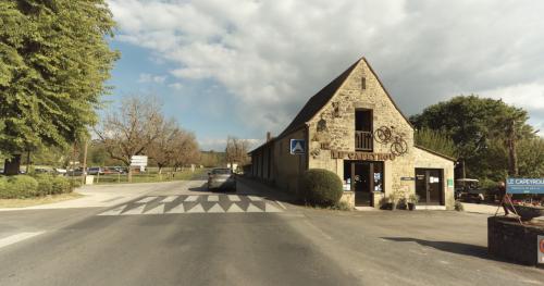 Aire camping-car BEYNAC - Aire CCI 11553