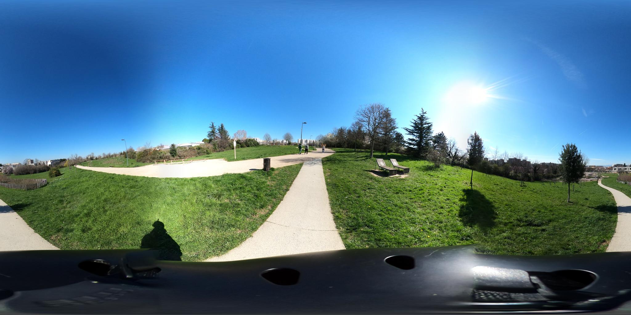 Vue de la rue du spot Parc Nelson Mandela, Lieudit Saythe