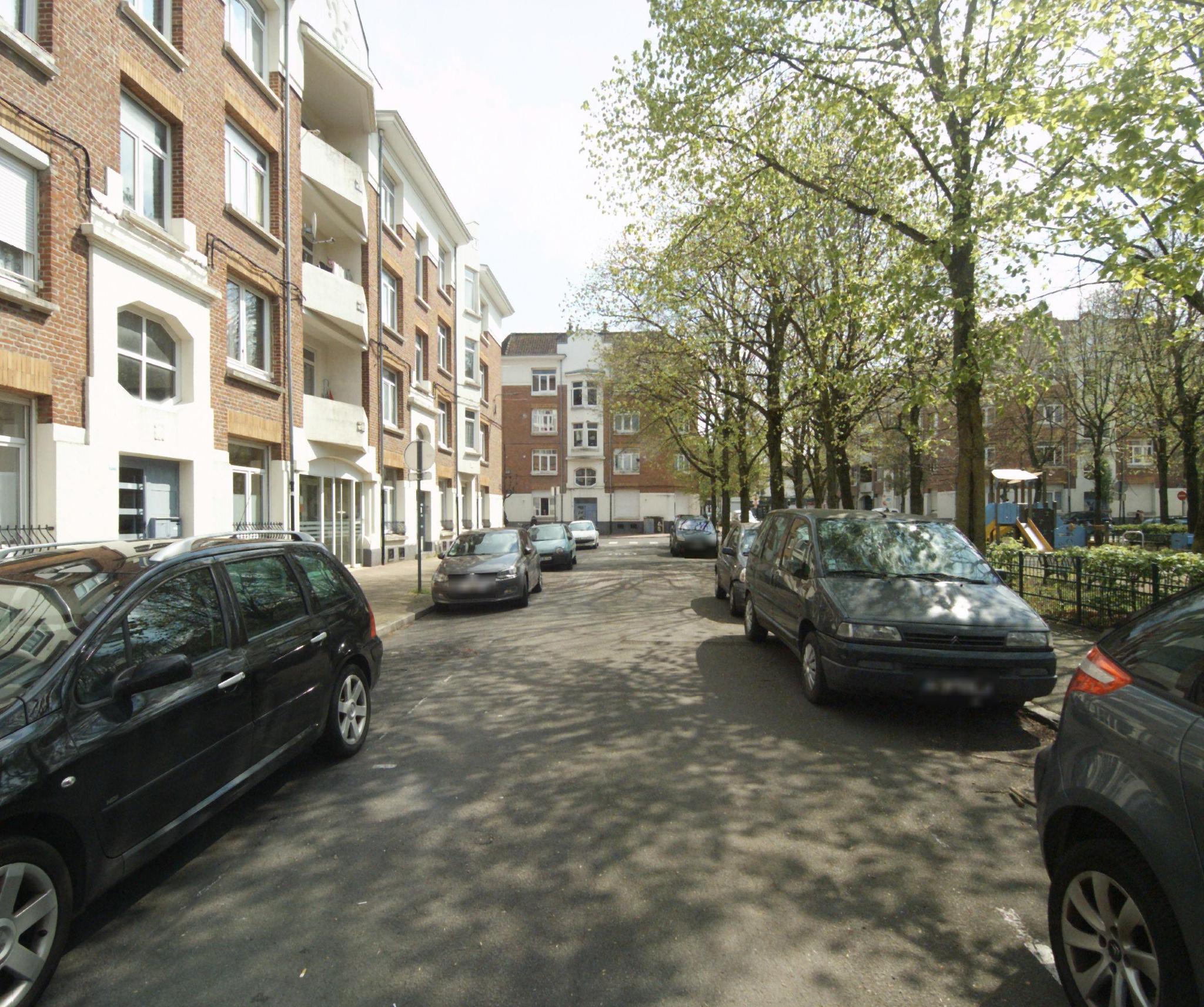 Vue de la rue du spot Square Albert Thomas