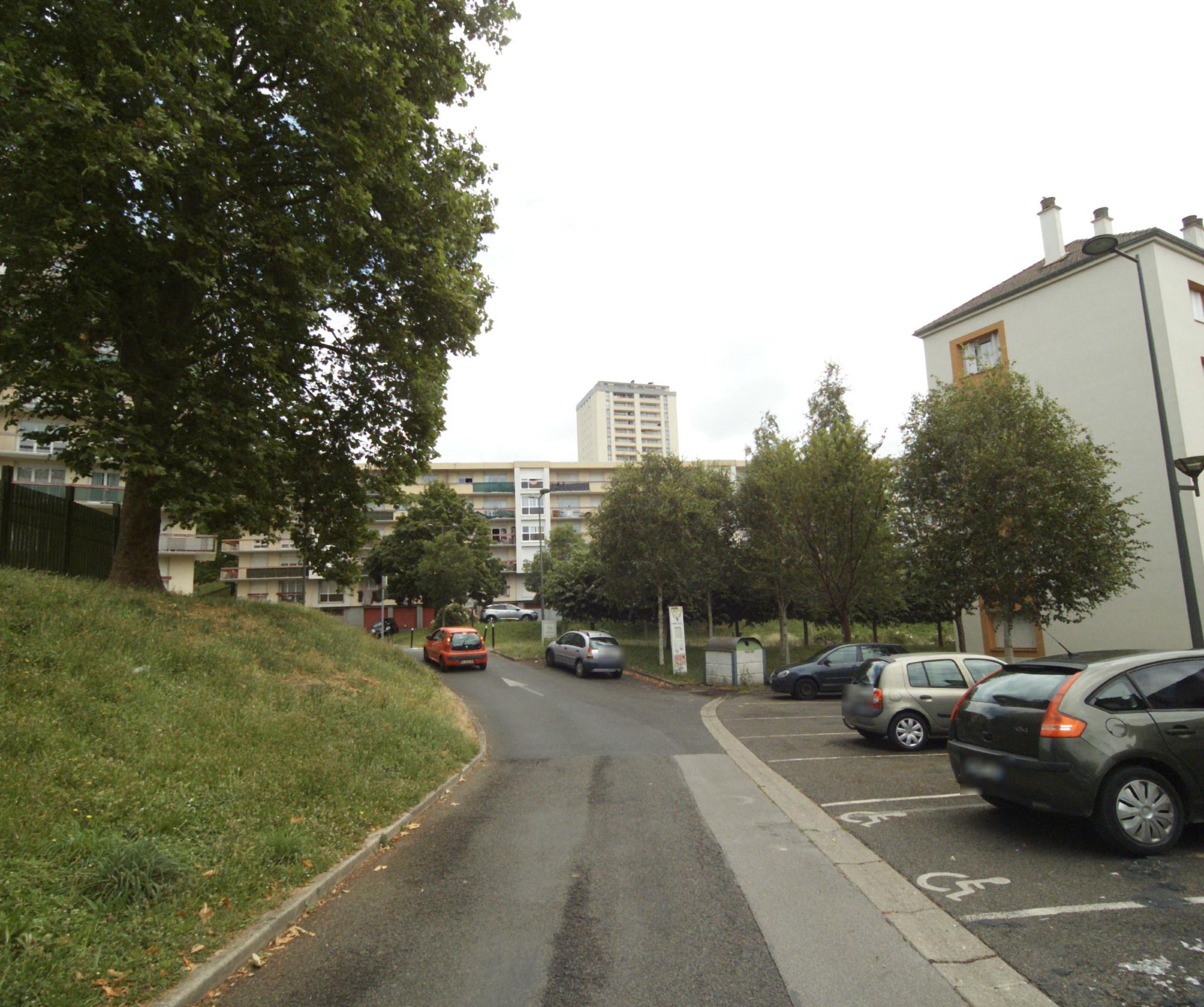 Vue de la rue du spot Street workout Montataire, Rue Roger Salengro