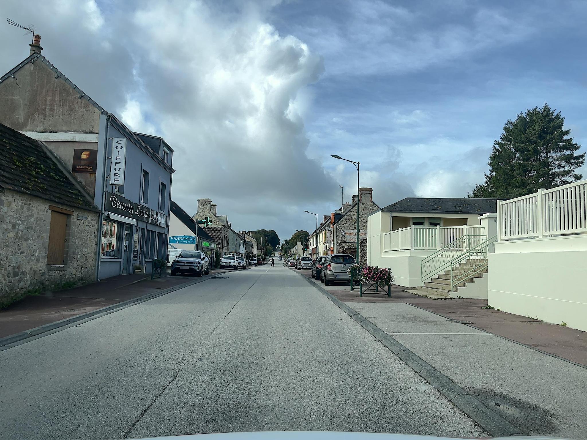 La rue de Aux Boucles D&rsquo;Alice à Virandeville