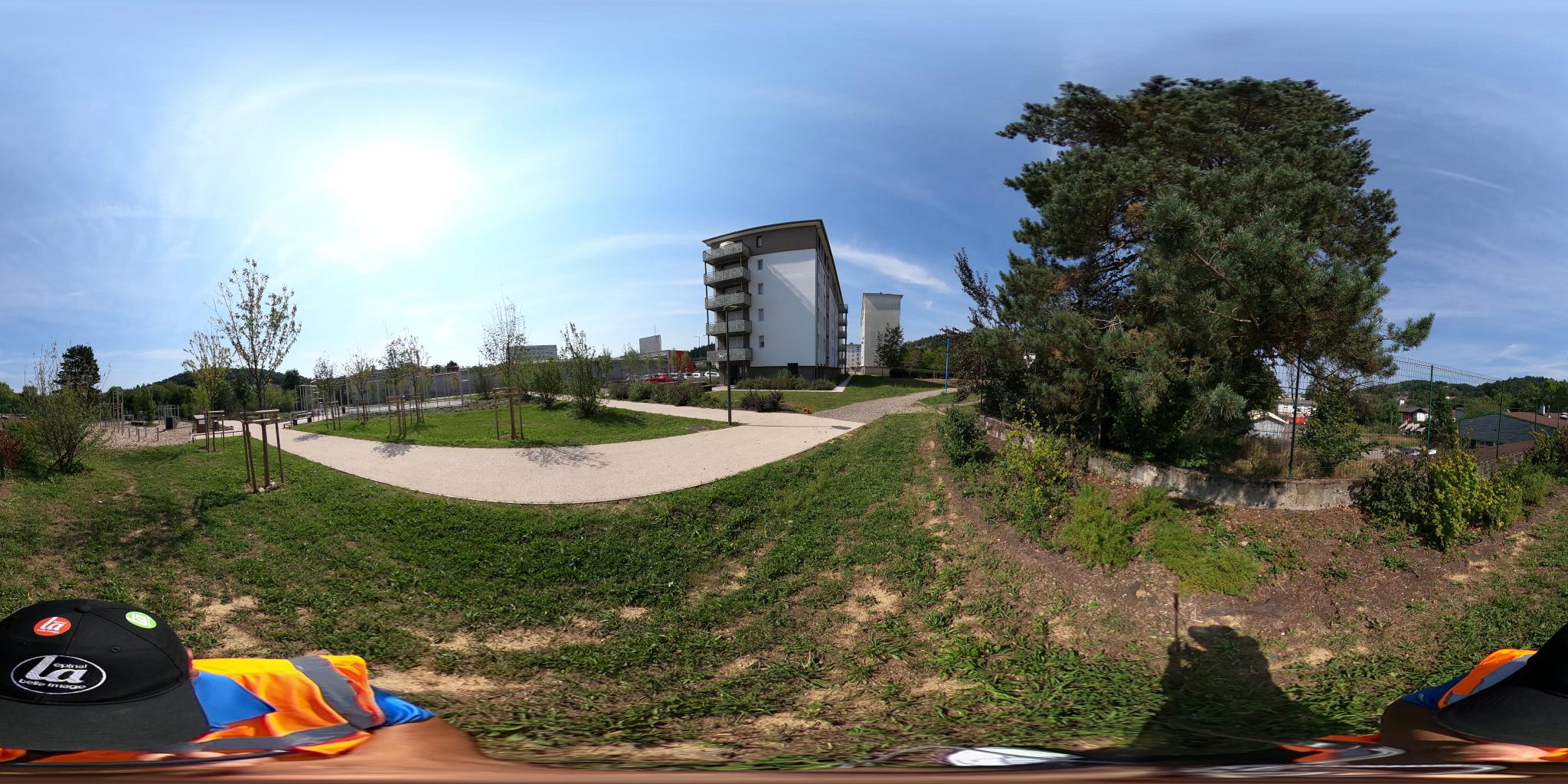 Vue de la rue du spot Site Multisports Bitola