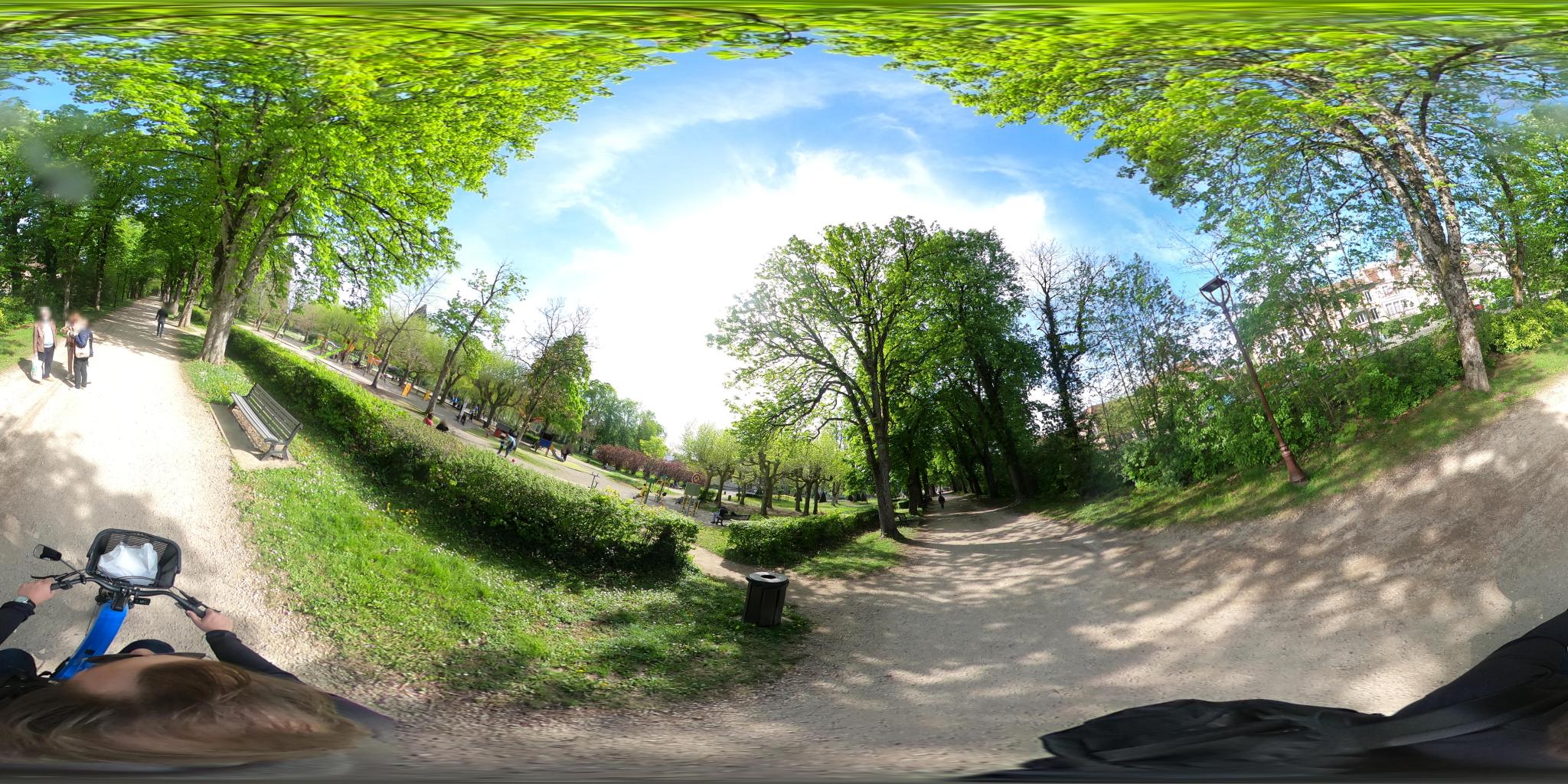 Vue de la rue du spot Espace Georges Mermet-Grandfille