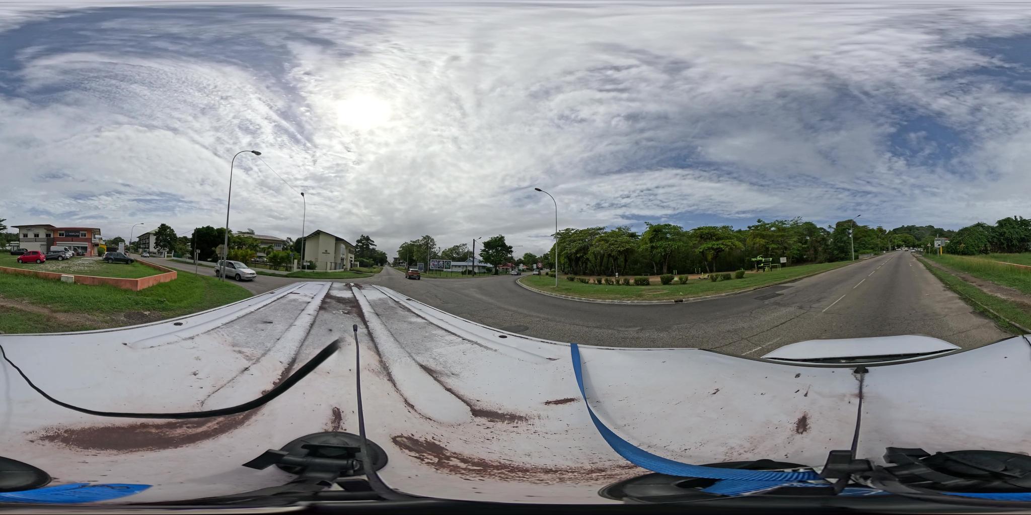 Vue de la rue du spot Aire de street workout et fitness Anse Chaton