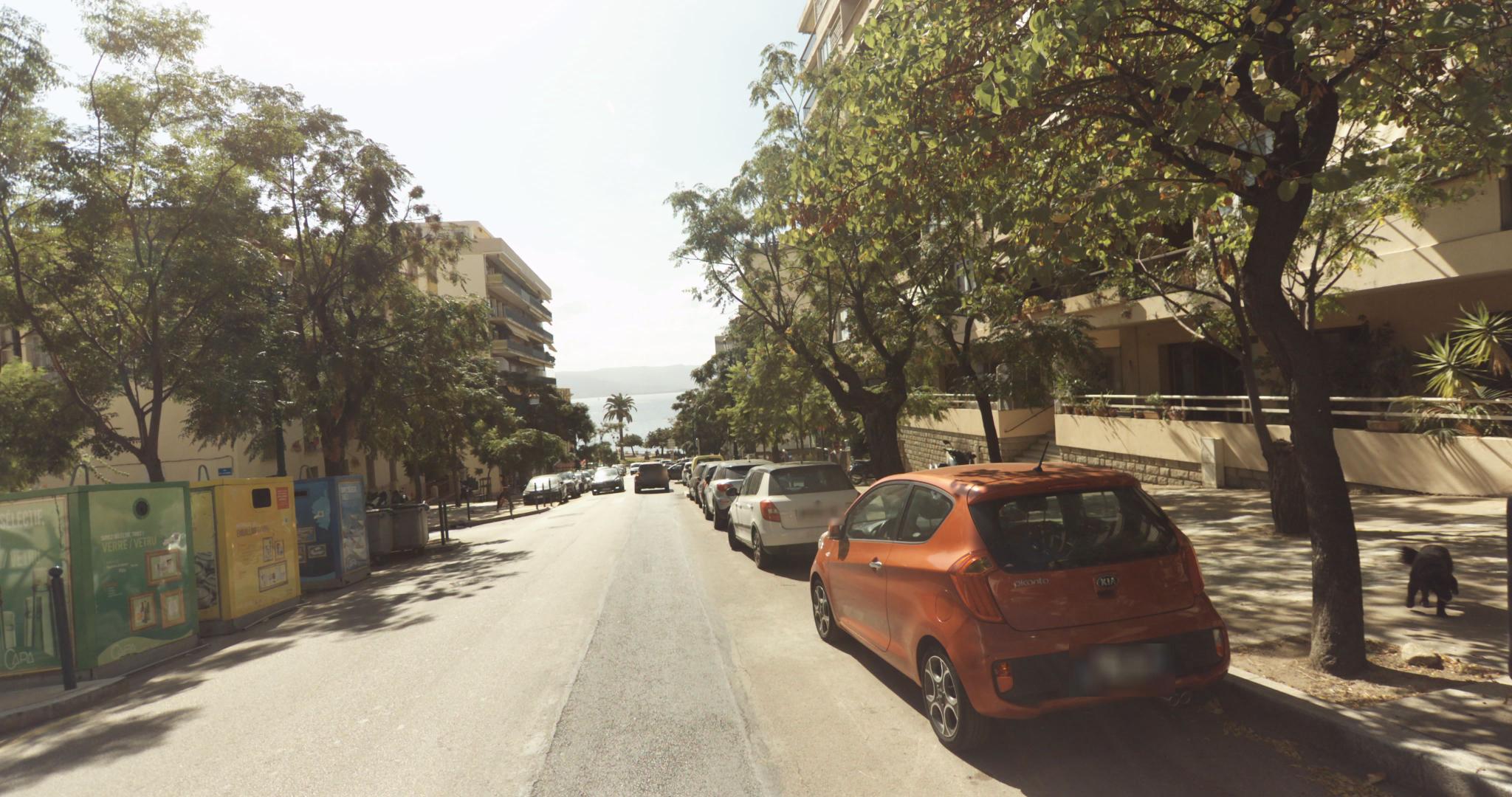 Banc public Boulevard Madame Mère, aire de repos à Ajaccio