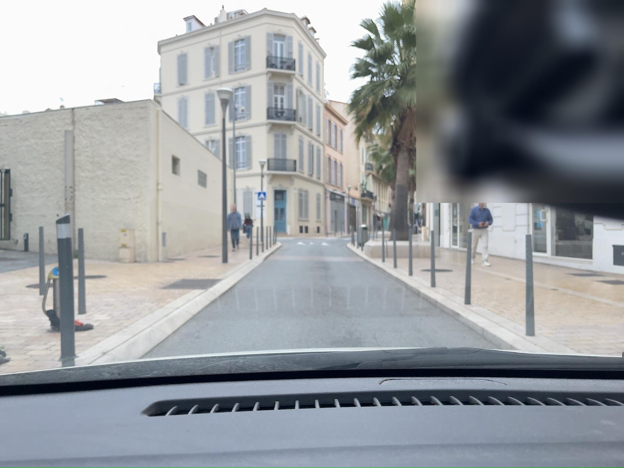 La rue de Sera Hair Bar à Cannes