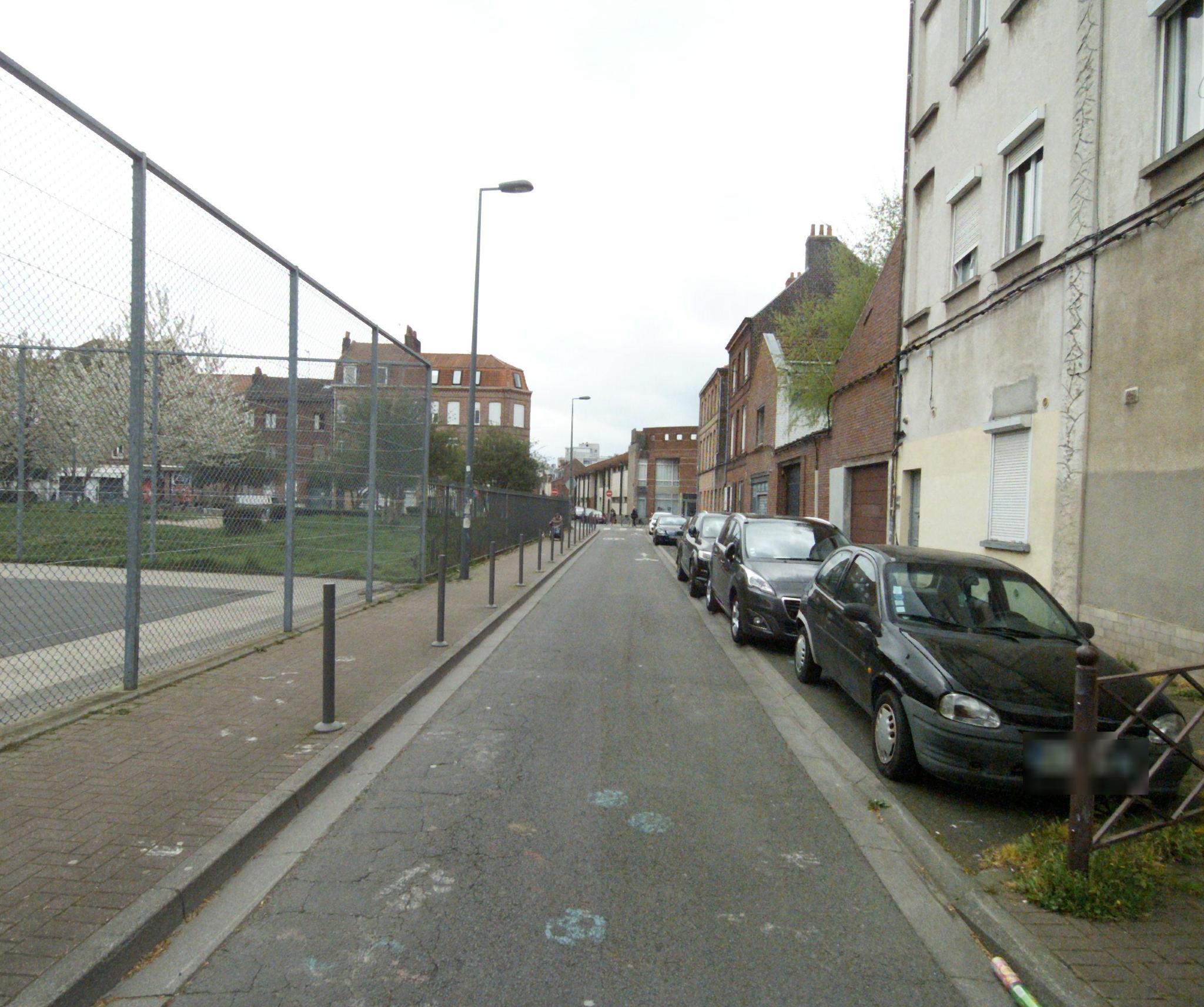 Vue de la rue du spot Jardin Philippe de Comines