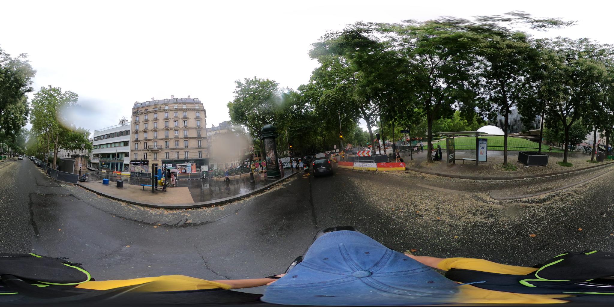 Vue de la rue du spot Jardin Amadou Hampâté Bâ