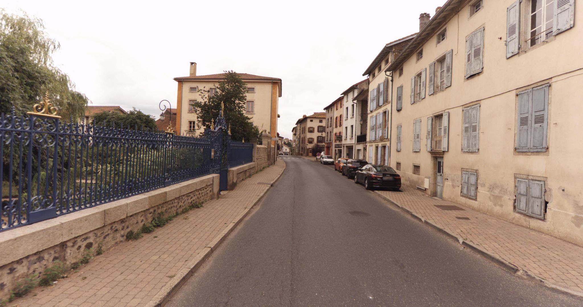 La rue de Marion Et Ses Ciseaux à Saint-Paulien
