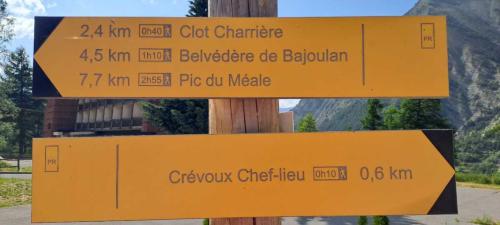 Aire camping-car Aire Camping-cars Crévoux Pré la Font