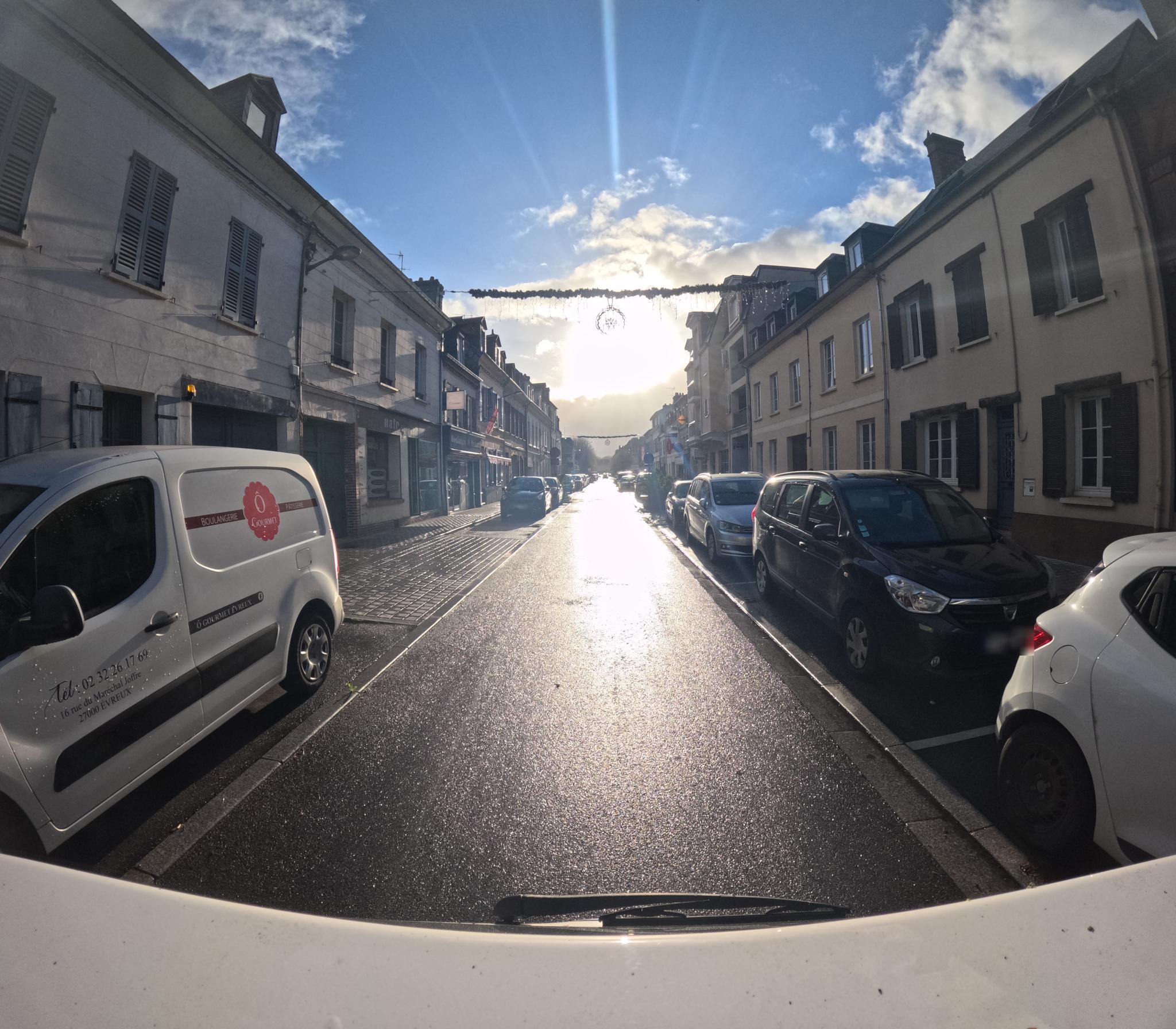 La rue de Hair Play à Evreux