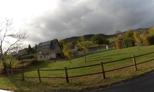 Aire camping-car Aire camping-car communale de Neussargues en Pinatelle