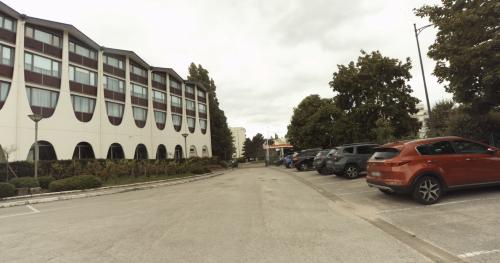 Aire camping-car Parking Charles de Gaulle